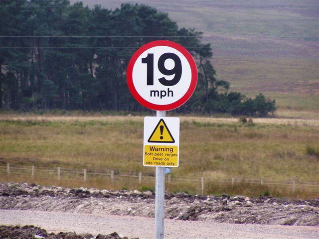 File:19 MPH Speed Limit - Coppermine - 18014.jpg