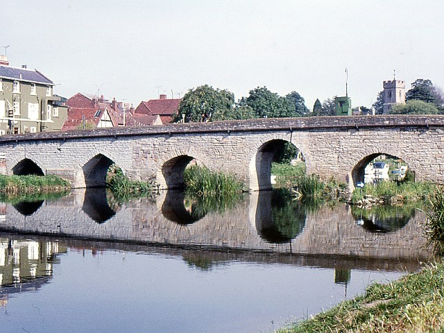 File:Bridge across the Avon - Geograph - 1640629.jpg