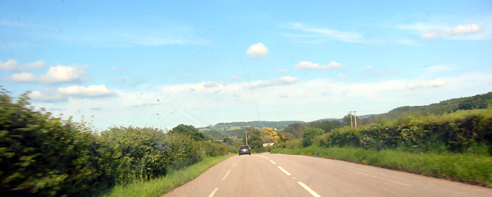 File:Old A40 Between Abergavenny & Raglan - Coppermine - 13082.jpg