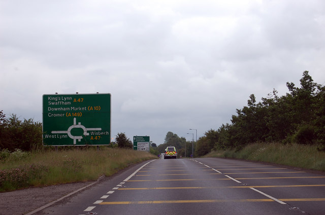 File:A17 approaching A47 junction roundabout - Geograph - 4996383.jpg