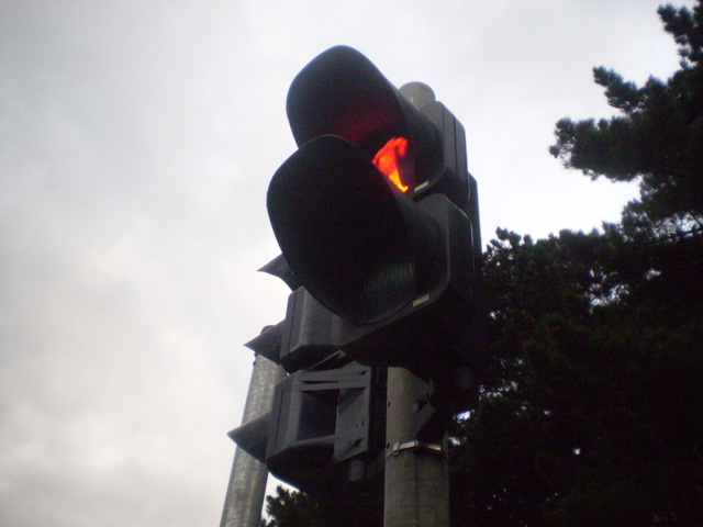 File:Philips (rounded corners) signal head, N11, Dublin. - Coppermine - 15680.jpg