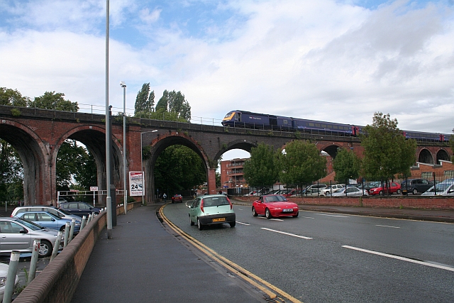 File:Railway viaduct, Worcester - Geograph - 893608.jpg