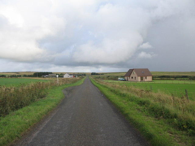 File:Approaching Lynegar Burn Farm - Geograph - 244011.jpg