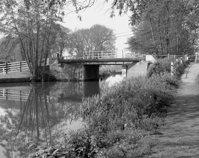 File:Newark New Bridge, Wey Navigation - Geograph - 621468.jpg