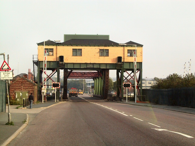 File:East meets West - Duke Street Bridge (C) Roger May - Geograph - 47266.jpg