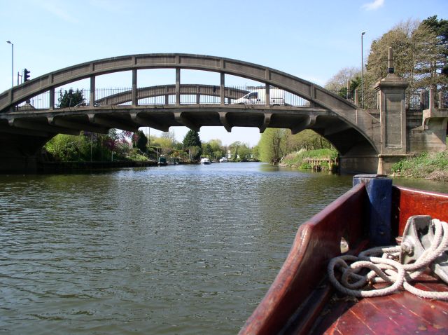 File:Bridge at Evesham - Geograph - 243210.jpg