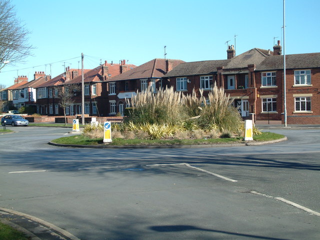 File:Roundabout on Queensgate - Geograph - 1226628.jpg