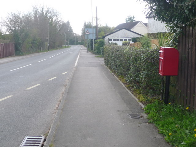 File:Verwood- postbox № BH31 79, Manor Road - Geograph - 1225766.jpg