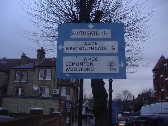 File:Bounds Green pre-Worboys sign - Geograph - 1078790.jpg