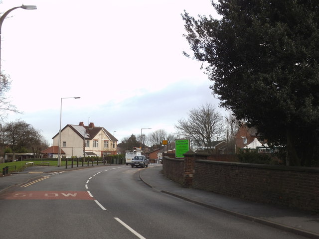 File:Gough Road Bend - Geograph - 4307367.jpg