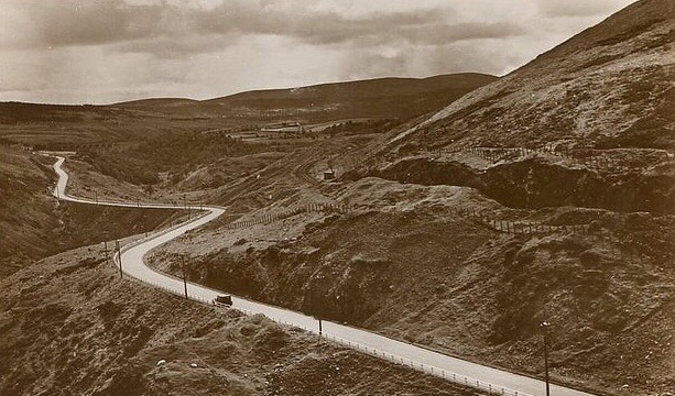 File:A9 road at Slochd.jpg