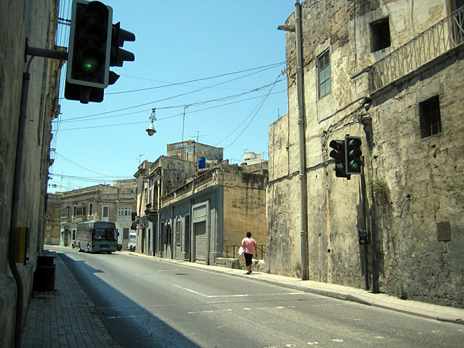 File:Pelican crossing in Rabat, Malta - Coppermine - 19009.jpg