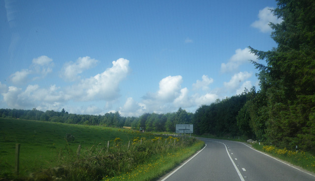 File:Coming into the Durris Bridge junction from the B9077 - Geograph - 1433976.jpg