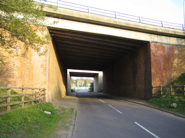 File:M1 Motorway- Chequers Lane bridge at Junction 6 - Geograph - 391261.jpg