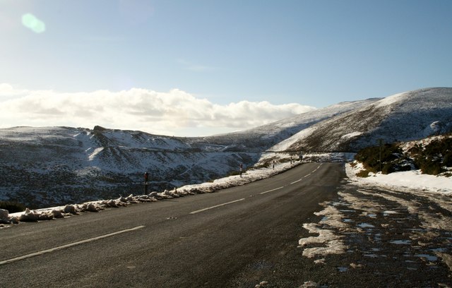 File:Back down the Pass - Geograph - 4335009.jpg