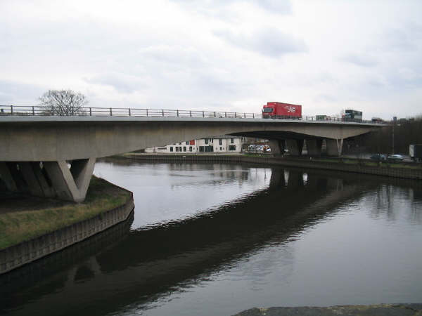 File:A1 Ferrybridge - 05 - Coppermine - 1051.JPG