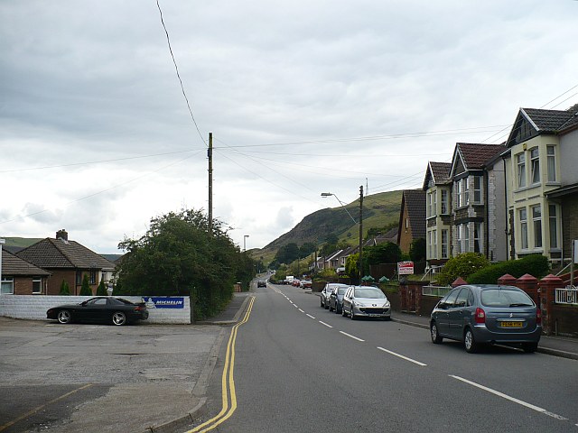 File:Southend Terrace, Pontlottyn -2-.jpg