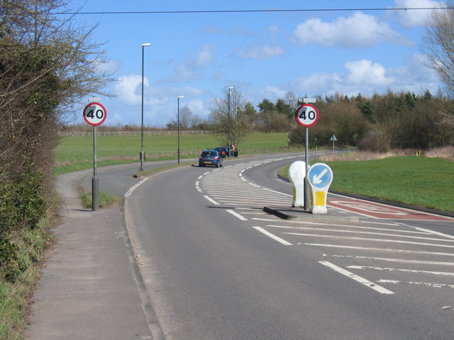 File:London Road Cirencester - Geograph - 145187.jpg