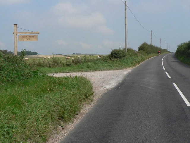 File:Slyers Lane (B3143) and Pigeon House Farm entrance - Geograph - 550509.jpg