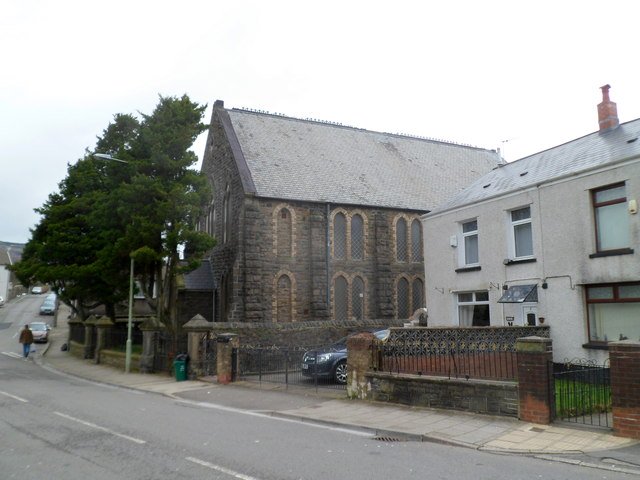 File:Blaen-y-cwm chapel, Tynewydd - Geograph - 2778462.jpg