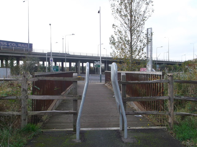 File:National Cycle Network 13 near Ferry... (C) David Anstiss - Geograph - 3219517.jpg