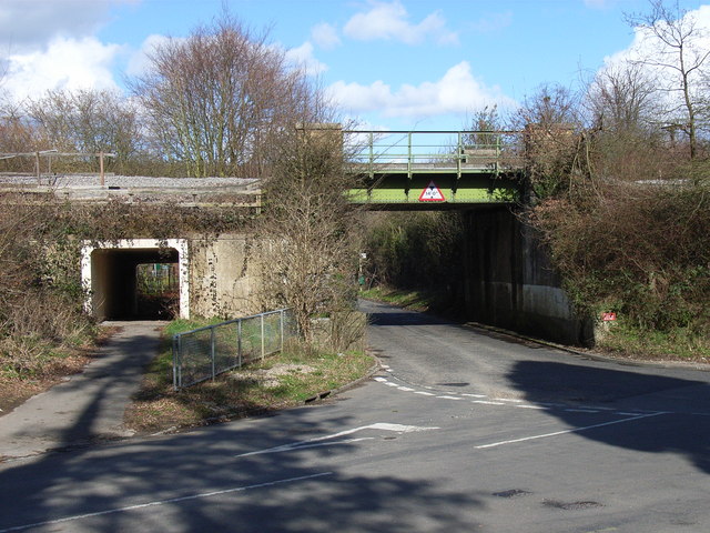File:Railway bridge, Little Kingshill - Geograph - 147211.jpg