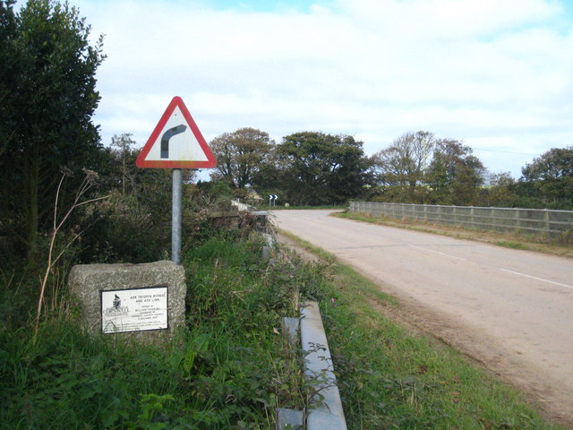 File:Old A3076- Bridge over the A39 Trispen by pass - Geograph - 1510420.jpg