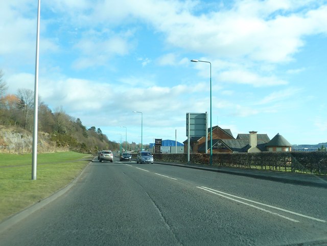 File:Riverside Drive by Dundee Airport (C) Peter Bond - Geograph - 2821614.jpg