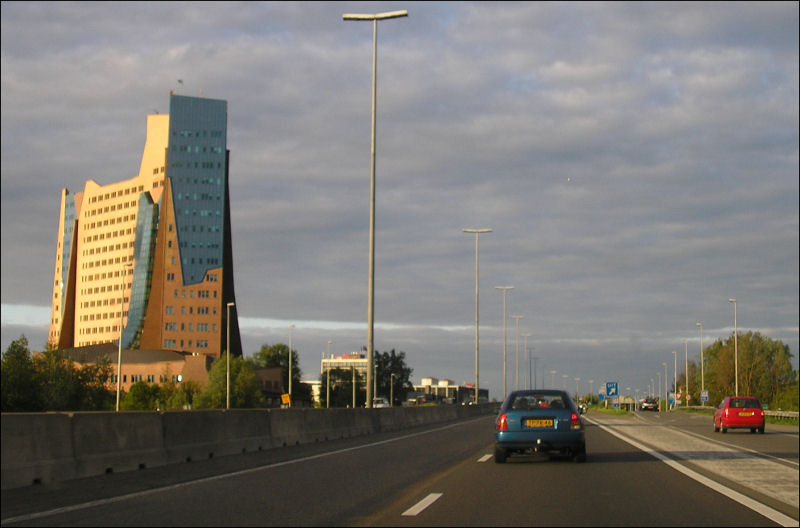 File:The A7 and the Gasunie building - Coppermine - 16769.jpg