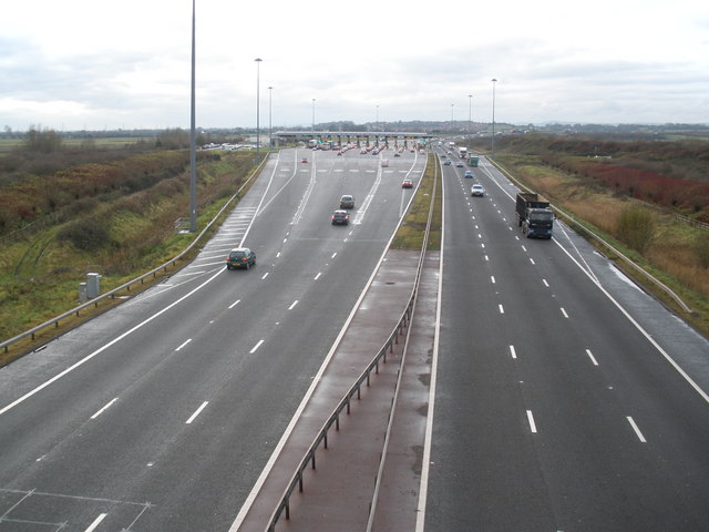 File:The M4, looking west, near Rogier - Geograph - 1078385.jpg
