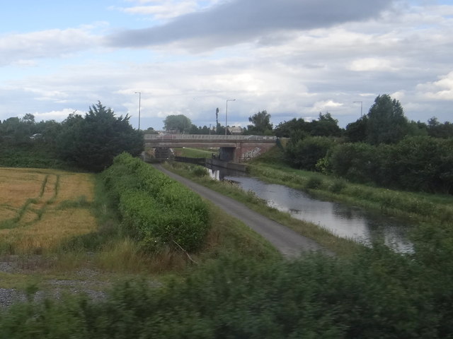 File:Grand Canal and road bridge - Geograph - 4118286.jpg