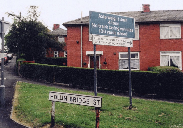 File:Hollin Bridge Street 1997.jpg