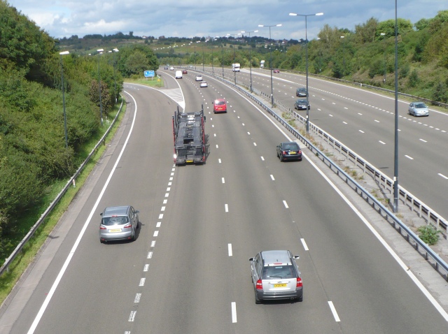 File:M4 eastbound approaching junction 28 - Geograph - 545650.jpg