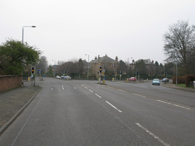 File:Road Junction on the B768 beside Pollock Park - Geograph - 1214132.jpg