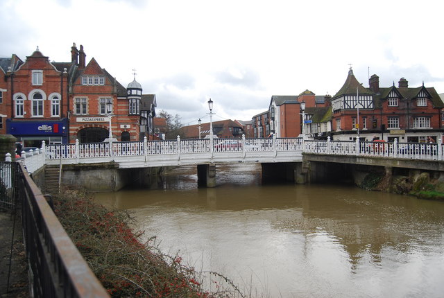 File:The Big Bridge, Tonbridge - Geograph - 1782222.jpg