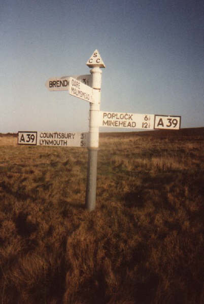 File:Finger post A39 - Coppermine - 727.jpg