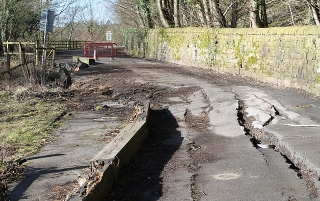 File:The road to Eyam - Geograph - 4832885.jpg