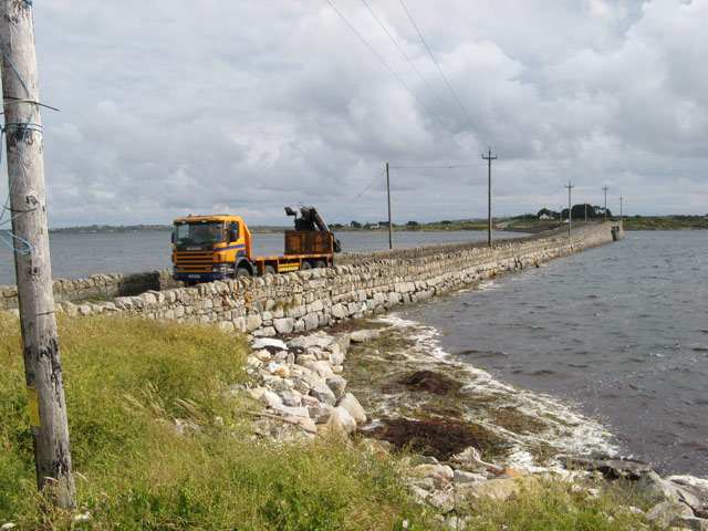 File:High-tide causeway (C) Jonathan Wilkins - Geograph - 1443273.jpg