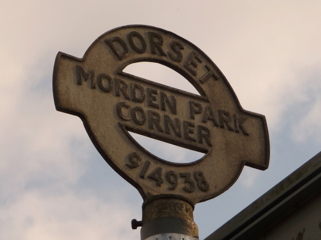 File:Morden- detail of signpost at Park Corner - Geograph - 1752525.jpg