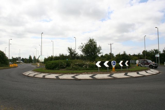File:Winterbrook roundabout - Geograph - 867258.jpg