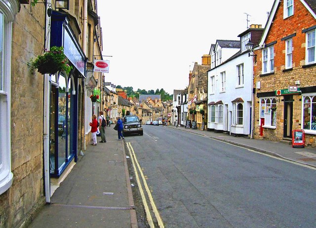 File:North Street, looking northwest - Geograph - 1408710.jpg