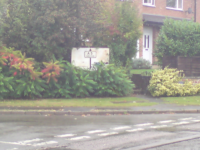 File:Pre-Worboys Sign on B4038 in Kilsby - Coppermine - 23312.jpg