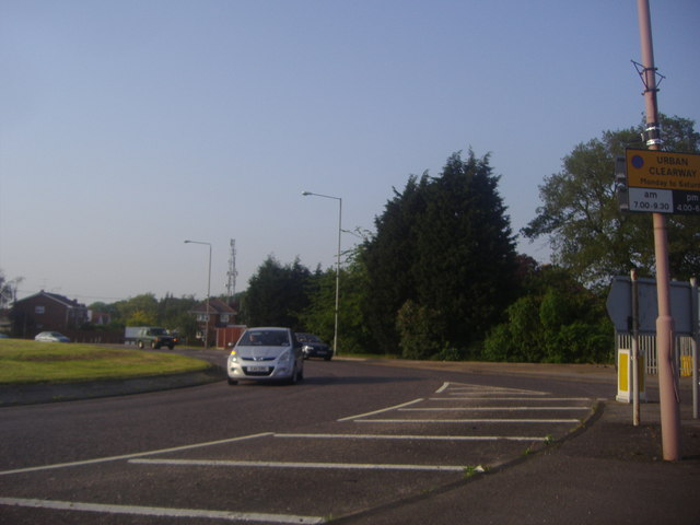 File:Roundabout on London Road, Hadleigh - Geograph - 2959733.jpg