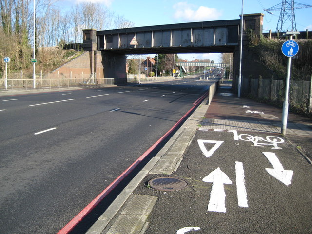 File:Sutton- A217 Reigate Avenue railway bridge - Geograph - 674641.jpg