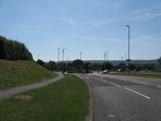 File:Hide Hollow descending to double roundabout at Langney - Geograph - 3614985.jpg