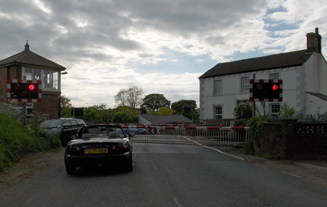 File:Level crossing at Milton - Geograph - 181947.jpg
