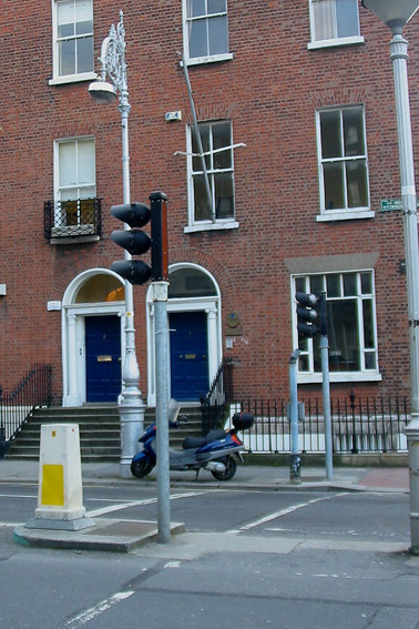 File:Updated SGE traffic lights, Georgian Quarter, Dublin - Coppermine - 10514.jpg