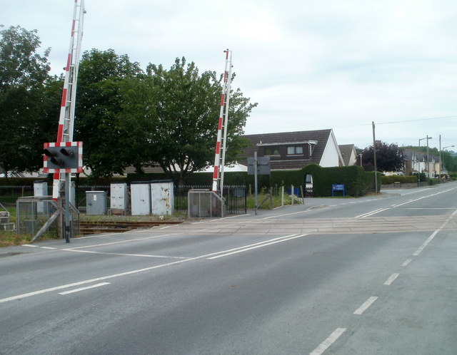 File:Llandovery railway station level... (C) Jaggery - Geograph - 2646633.jpg