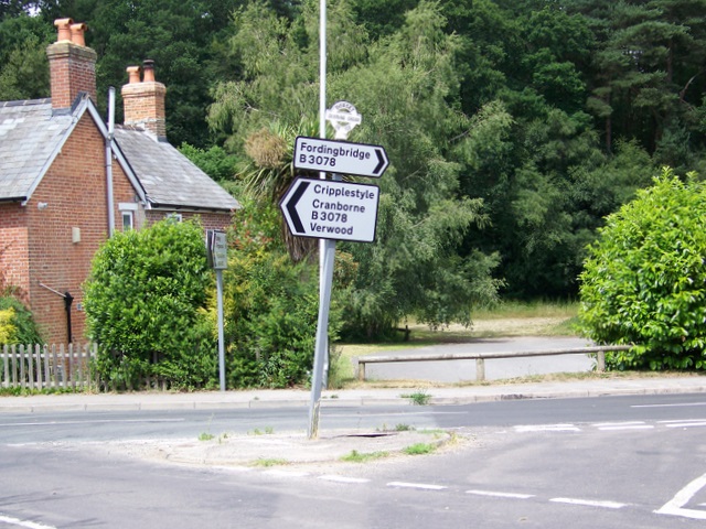 File:Road junction, Charing Cross - Geograph - 2008534.jpg