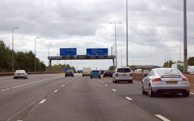 File:M5 approaching Junction 30 (C) Julian P Guffogg - Geograph - 3649308.jpg